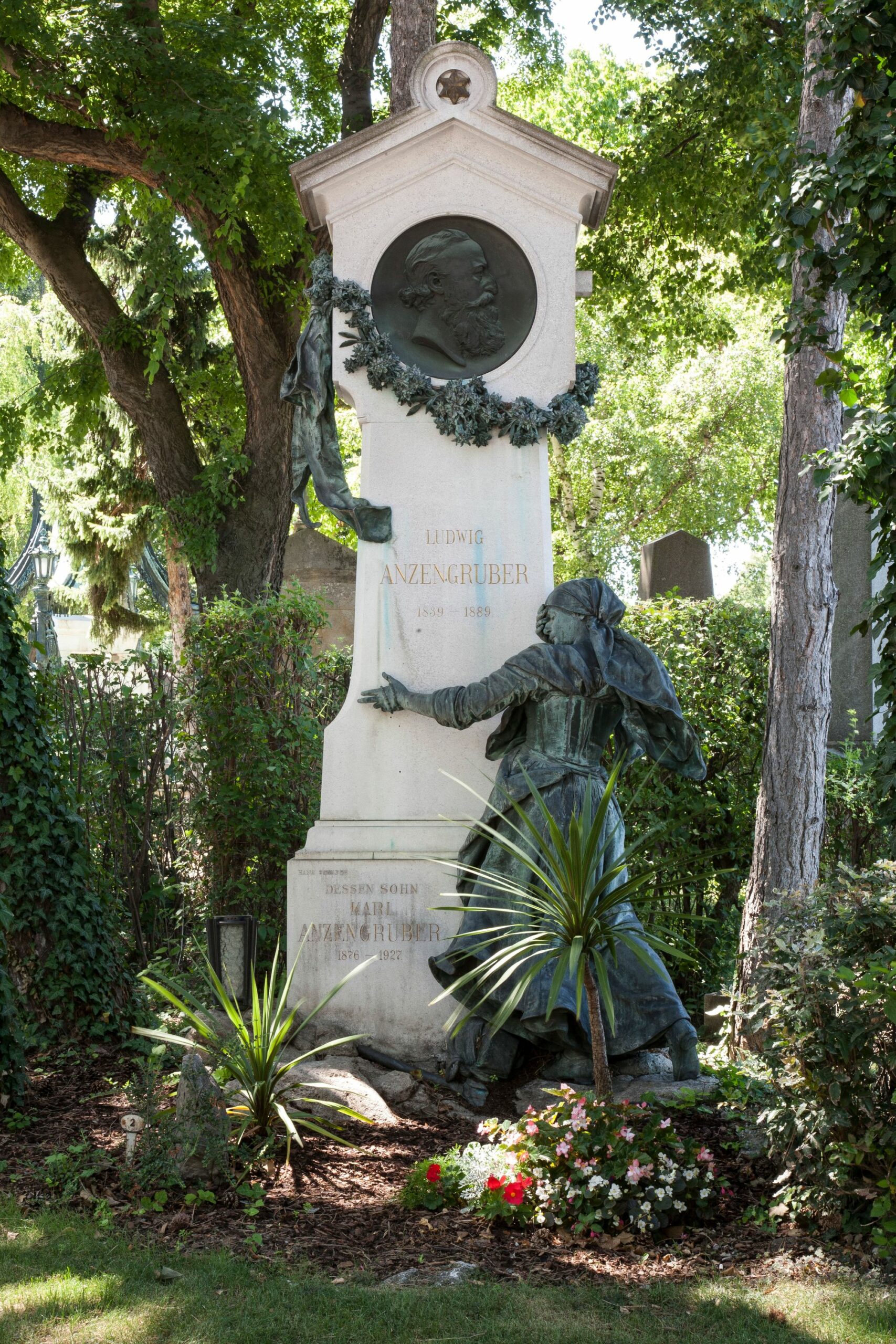 Grabdenkmal Ludwig Anzengruber auf dem Zentralfriedhof (Foto: Martin Engel)